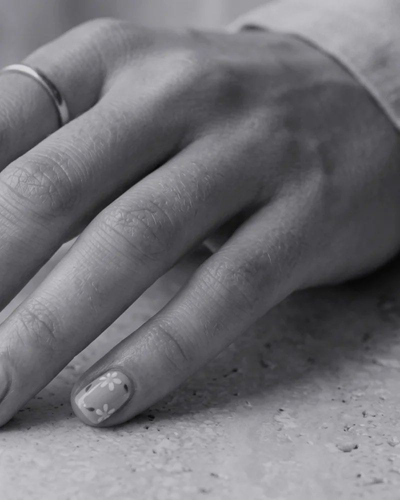 Black Nails Style 21: Cashmere Warm Neutral on almond nails